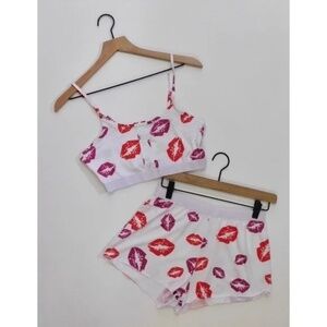 NEW!! HOT LIPS Lipstick Kiss Cropped Loungewear Two Piece Set Top Shorts Medium